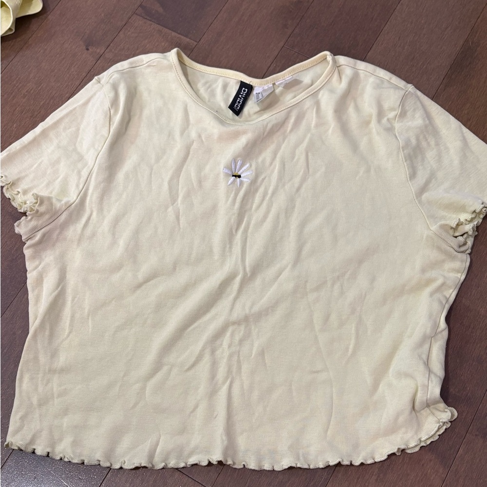 H&M Cream Short Sleeve Tee with Daisy Detail
